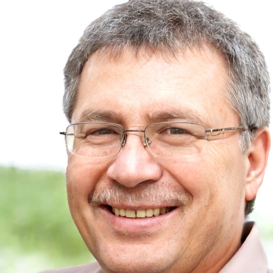 Professional headshot of Kieran Lindqvist, Lead Financial Psychology Instructor